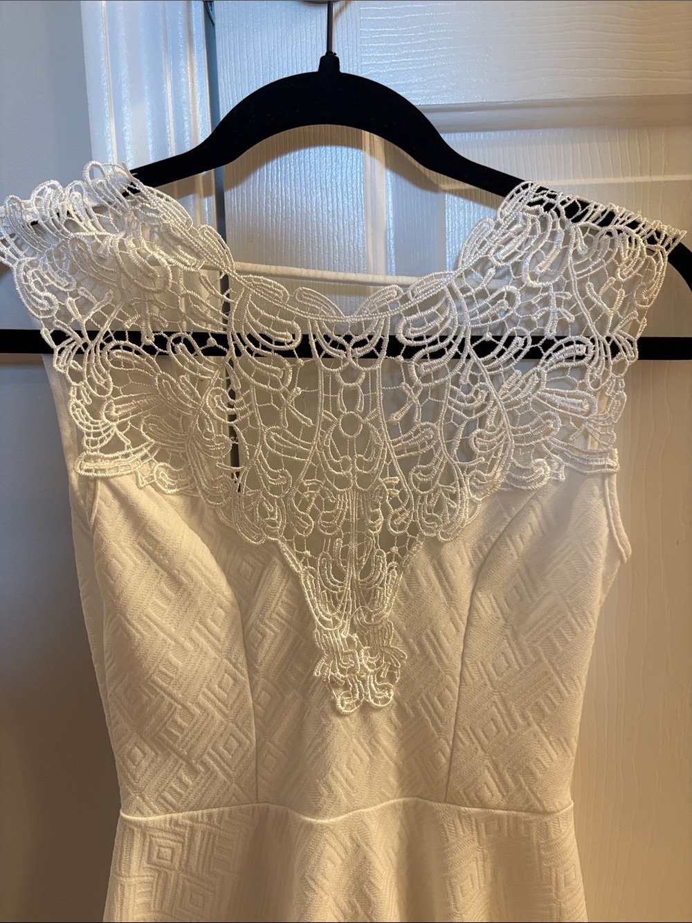 Elegant White Lace Dress with Bow on Back - Picture 4 of 5